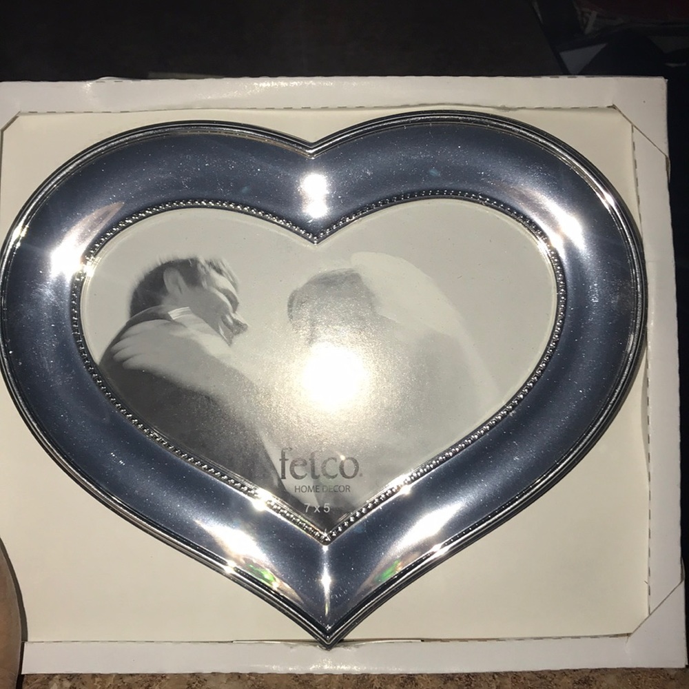 COPY - NIB ❤️-Shaped Picture Frame